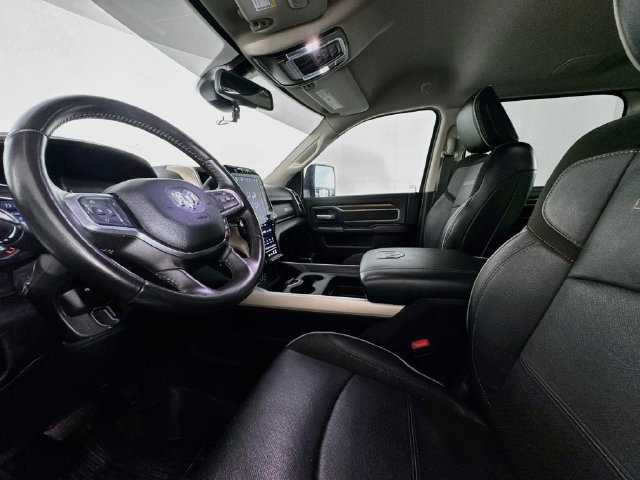 Used 2024 RAM 3500 Laramie AWD/4WD image 18