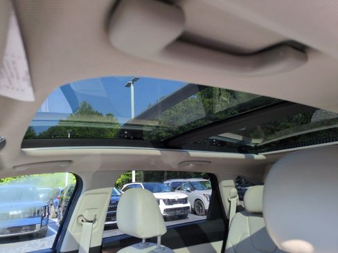 Used 2022 Kia Sorento S w/ Panoramic Sunroof Package FWD image 24