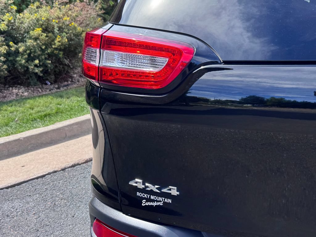 Used 2017 Jeep Cherokee Latitude w/ Cold Weather Group AWD/4WD image 9