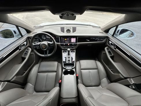 Used 2023 Porsche Macan image 25