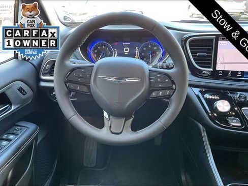 Used 2026 Chrysler Pacifica Limited w/ S Appearance Package FWD image 4