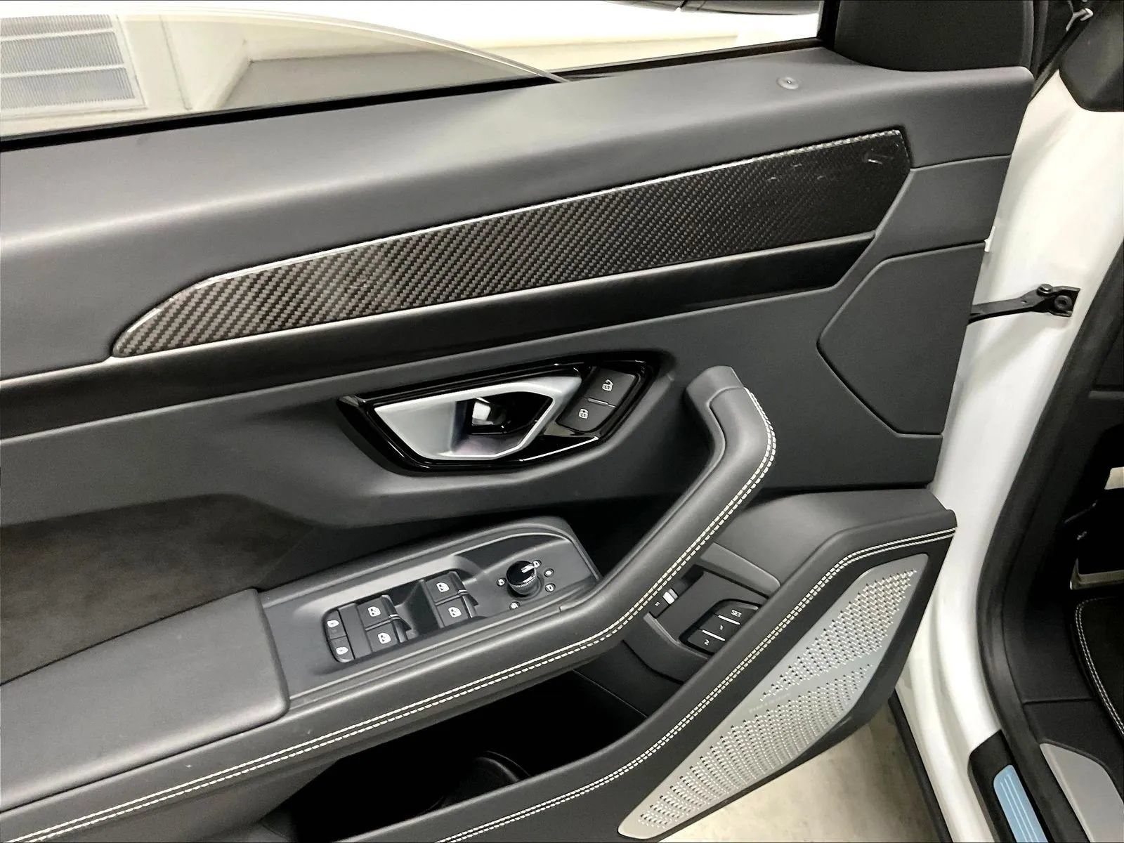 Used 2024 Lamborghini Urus S AWD/4WD image 44