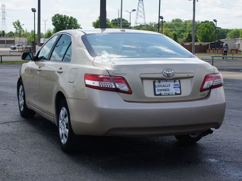 Used 2010 Toyota Camry LE FWD image 10