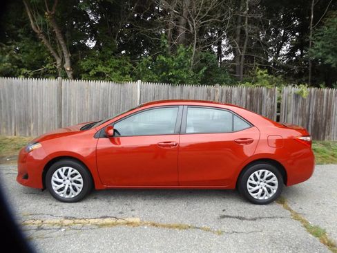 Used 2017 Toyota Corolla LE image 2