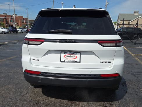 Used 2023 Jeep Grand Cherokee Limited w/ Black Appearance Package AWD/4WD image 6