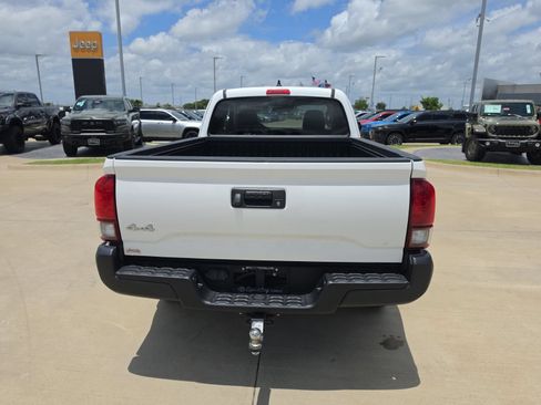 Used 2020 Toyota Tacoma SR AWD/4WD image 4