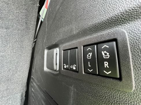 Used 2023 Chevrolet Tahoe Premier w/ Advanced Technology Package AWD/4WD image 29