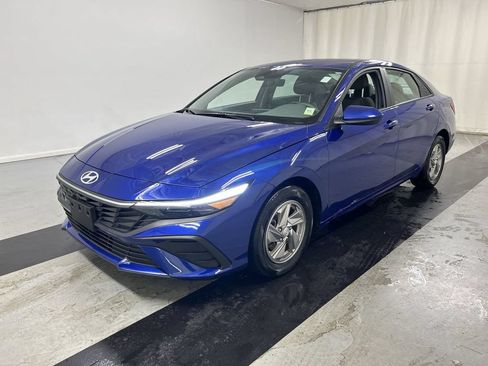 Used 2025 Hyundai Elantra SE FWD image 5