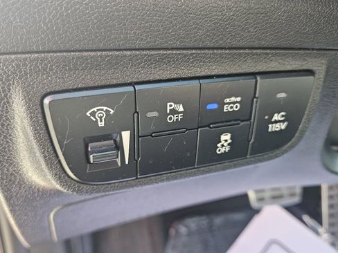 Used 2015 Hyundai Veloster w/ Option Group 03 image 16