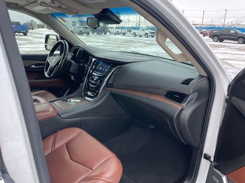 Used 2016 Cadillac Escalade ESV Premium image 25