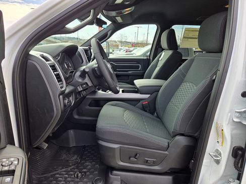 New 2026 RAM 2500 Big Horn AWD/4WD image 13