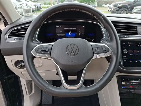 Used 2022 Volkswagen Tiguan SE AWD/4WD image 21