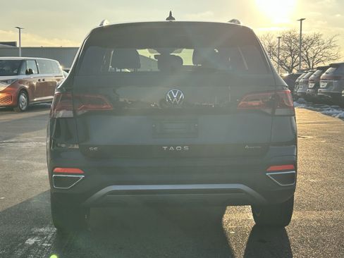 Certified 2024 Volkswagen Taos SE w/ Black Wheel Plus Package image 6