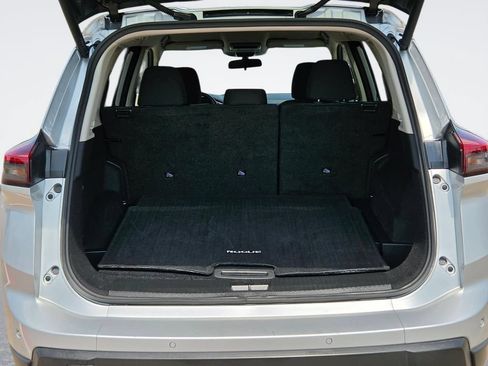 Used 2025 Nissan Rogue SV FWD image 9