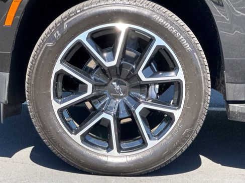 Used 2026 Chevrolet Suburban RST RWD image 15