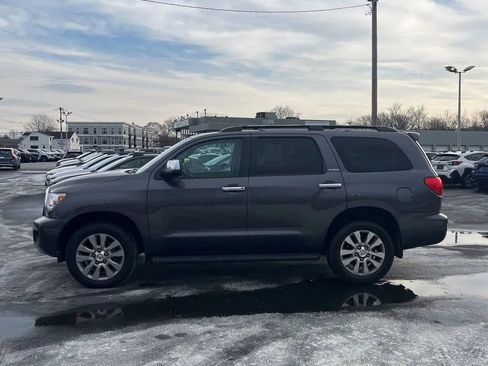 Used 2017 Toyota Sequoia Platinum image 2