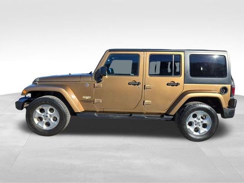 Used 2015 Jeep Wrangler Unlimited Sahara w/ Connectivity Group AWD/4WD image 8