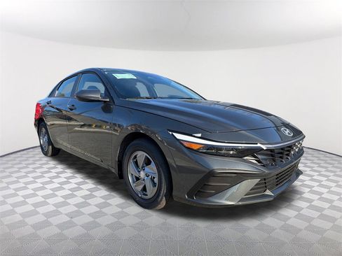 New 2026 Hyundai Elantra SE image 3