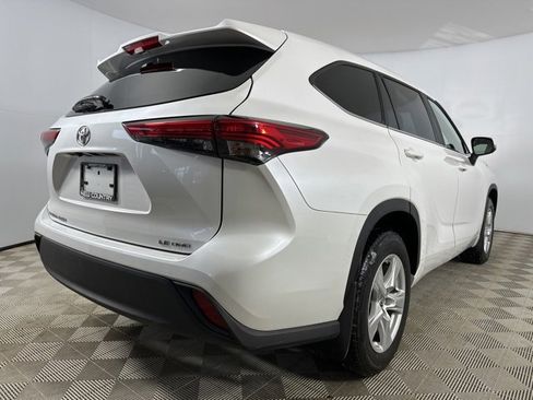 Certified 2023 Toyota Highlander LE image 7