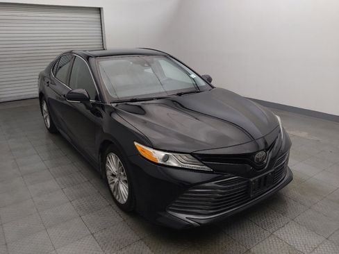 Used 2018 Toyota Camry XLE FWD image 13