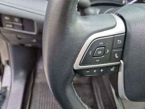 Used 2023 Toyota Highlander XLE AWD/4WD image 21