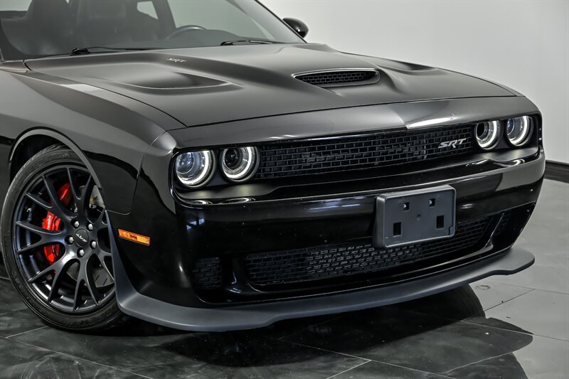 Used 2016 Dodge Challenger SRT Hellcat RWD image 2