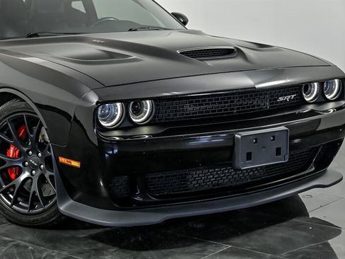 Used 2016 Dodge Challenger SRT Hellcat RWD image 2
