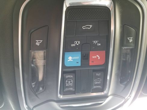 Used 2024 Jeep Grand Cherokee Altitude AWD/4WD image 31