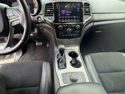 Used 2022 Jeep Grand Cherokee Laredo X AWD/4WD image 26