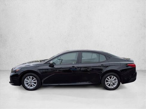Used 2025 Toyota Camry LE image 9