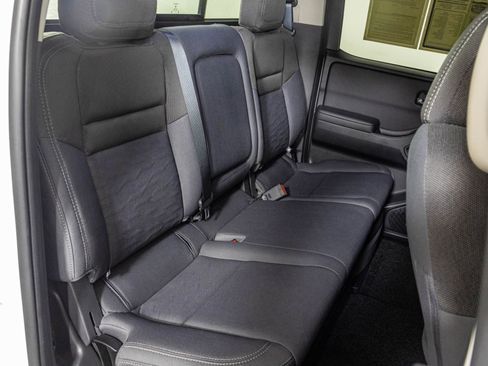 Used 2024 Nissan Frontier SV w/ SV Convenience Package image 40