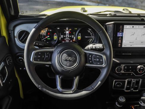 Used 2024 Jeep Wrangler Unlimited Sahara image 26