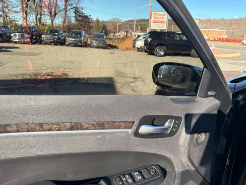 Used 2016 Chrysler 300 C image 14