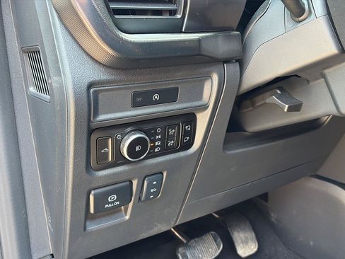 Used 2025 Ford F150 Lariat AWD/4WD image 9