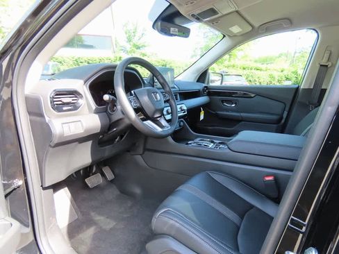 New 2025 Honda Pilot EX-L image 2