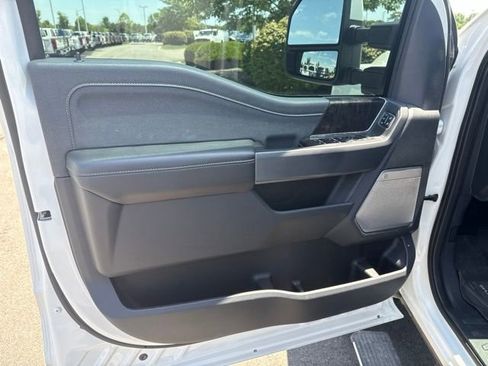 Used 2023 Ford F250 Lariat w/ Lariat Ultimate Package AWD/4WD image 8