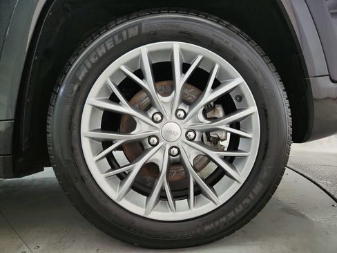 Used 2023 Jeep Grand Cherokee Summit AWD/4WD image 42