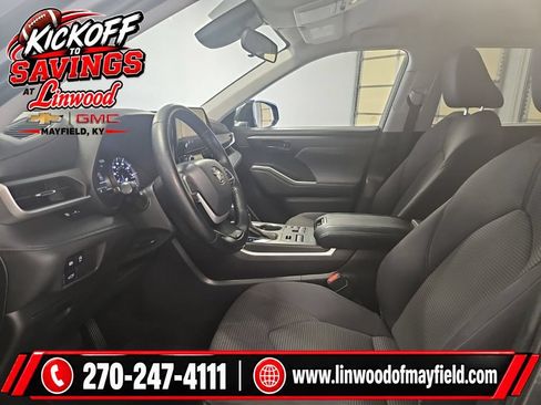 Used 2023 Toyota Highlander LE AWD/4WD image 14