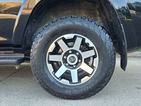 Used 2018 Toyota 4Runner TRD Off-Road AWD/4WD image 37