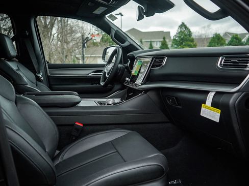 New 2026 Jeep Grand Wagoneer L Limited AWD/4WD image 10