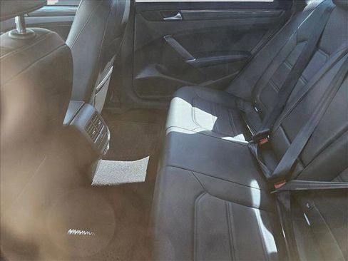 Used 2021 Volkswagen Passat 2.0T R-Line image 11