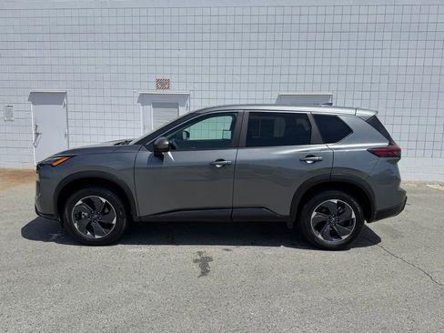 Used 2024 Nissan Rogue SV FWD image 3
