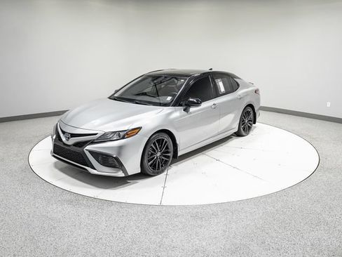 Used 2022 Toyota Camry XSE FWD image 36