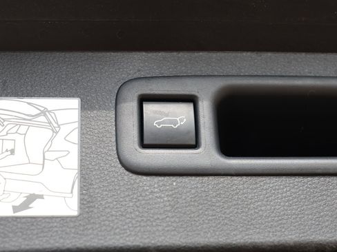 Used 2024 Toyota Highlander Limited FWD image 37