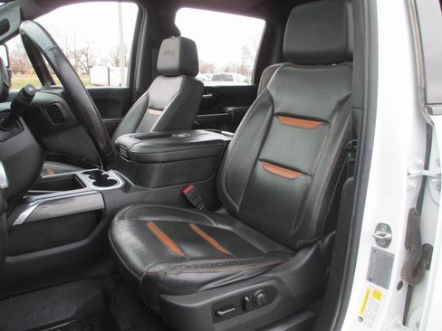 Used 2020 GMC Sierra 2500 AT4 w/ AT4 Premium Package image 18