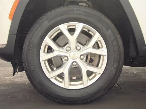 Used 2023 Jeep Grand Cherokee L Limited AWD/4WD image 7