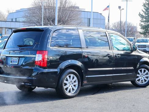 Used 2014 Chrysler Town & Country Touring FWD image 17