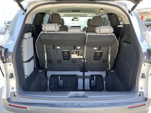 Used 2025 Toyota Sienna XLE image 19