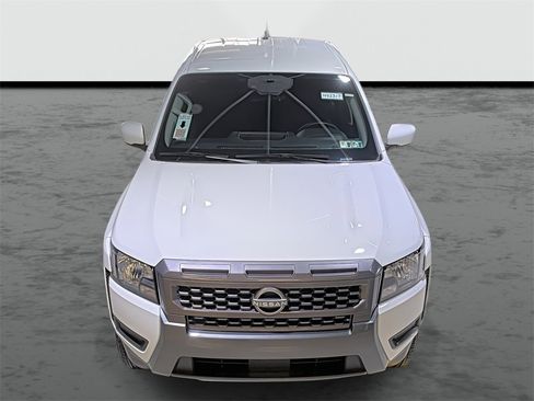Used 2025 Nissan Frontier SV image 6