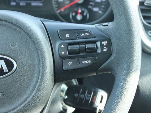 Used 2016 Kia Sorento LX image 25